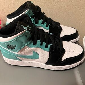 Air Jordan 1 tropical twist size 7Y